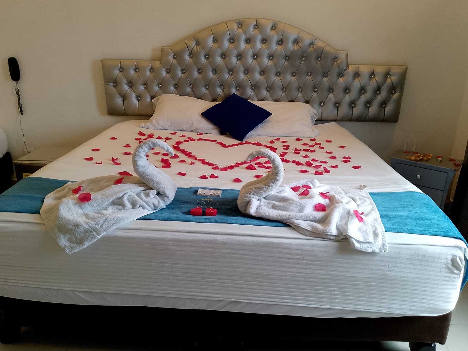 Decoración romántica en habitación Hotel Loft Chipichape